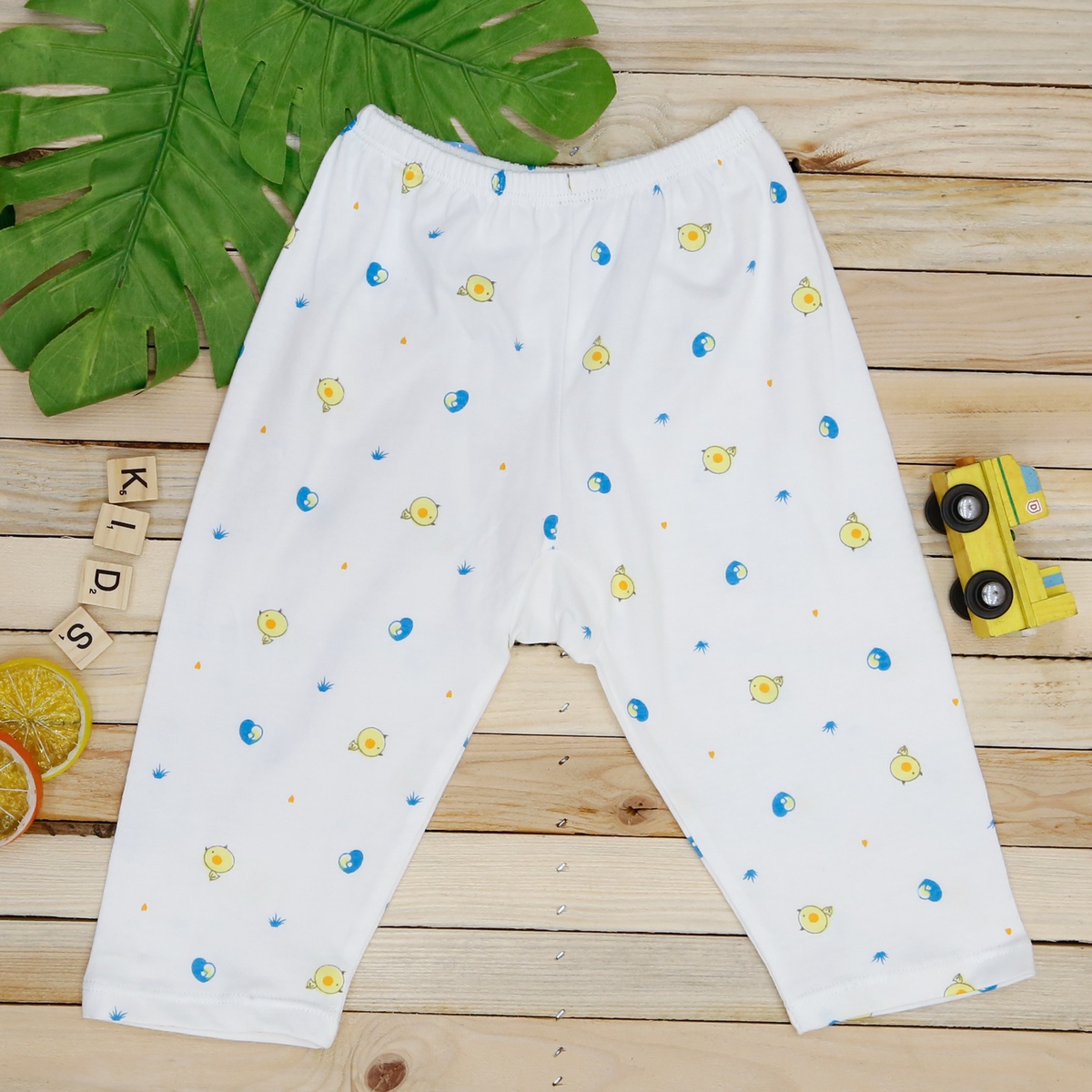 Quần dài sơ sinh Kiza in hình gà con (Trắng Vàng) 0-3M