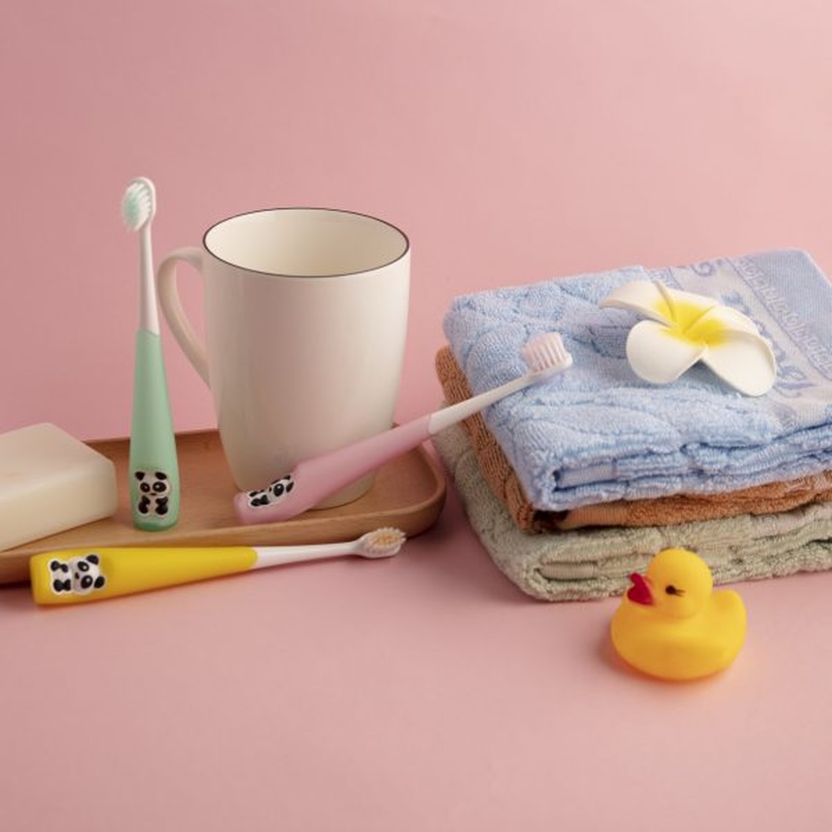 Bàn chải đánh răng Ion-Panda dành cho bé 2-8Y (Màu ngẫu nhiên) - góc nghiêng
