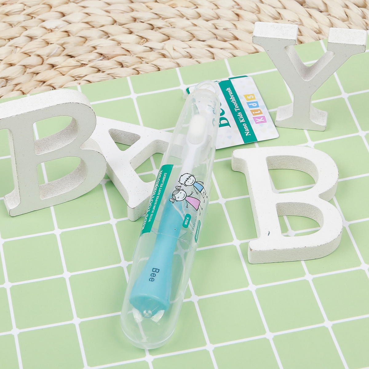 Bàn chải trẻ em Bee W33A lông siêu mềm (Màu ngẫu nhiên) - mặt trái
