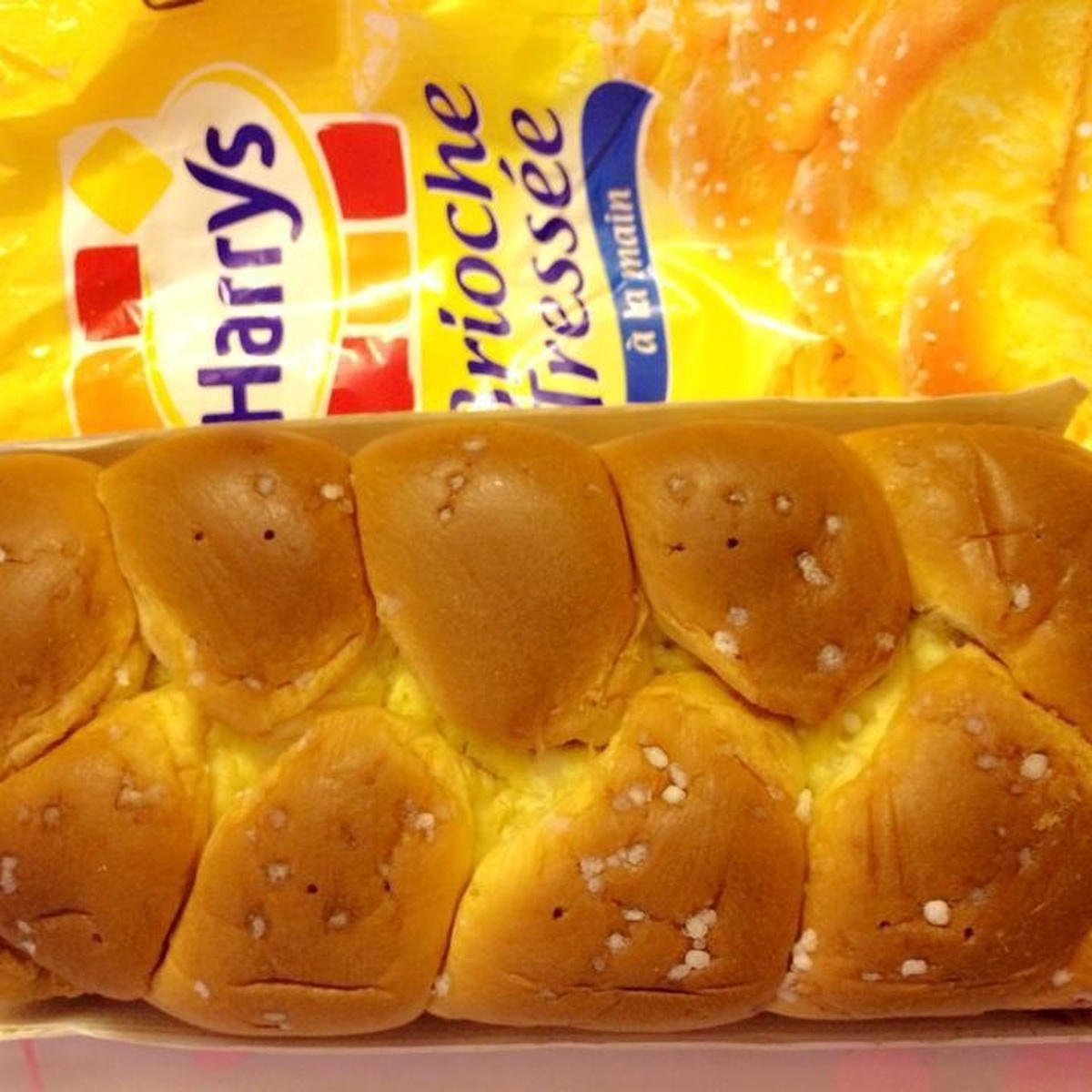 Bánh mỳ hoa cúc Pháp Harrys Brioche 515g cho bé 1Y+ - mặt phải
