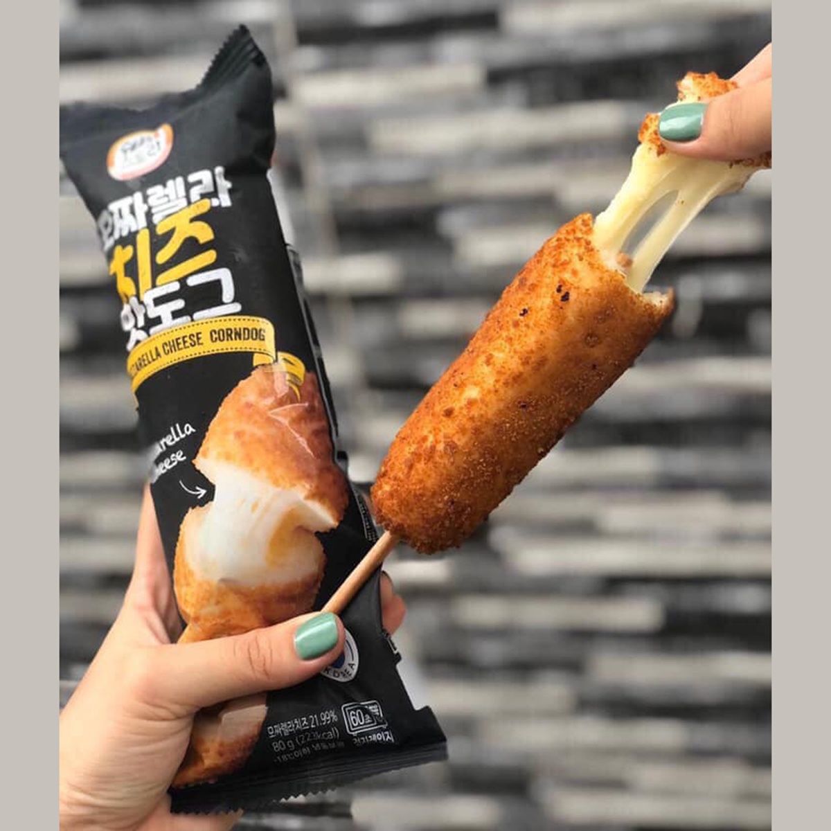 Bánh phô mai Hotdog LifeFood 80g LF21 - mặt phải