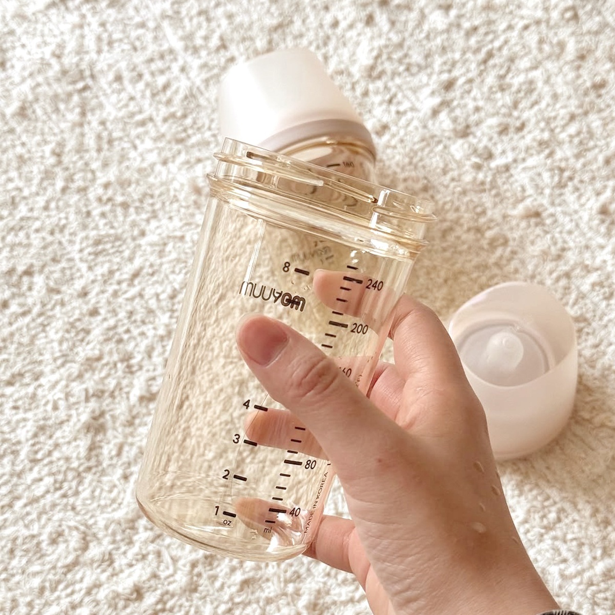Bình sữa Moyuum Mov.aa cổ rộng thế hệ mới Basic 250ml  - góc nghiêng