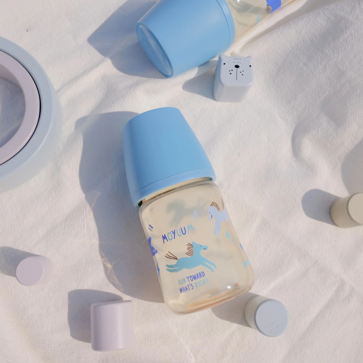Bình sữa Moyuum PPSU Premium thế hệ thứ 3 Blue Horse 170ml - mặt phải