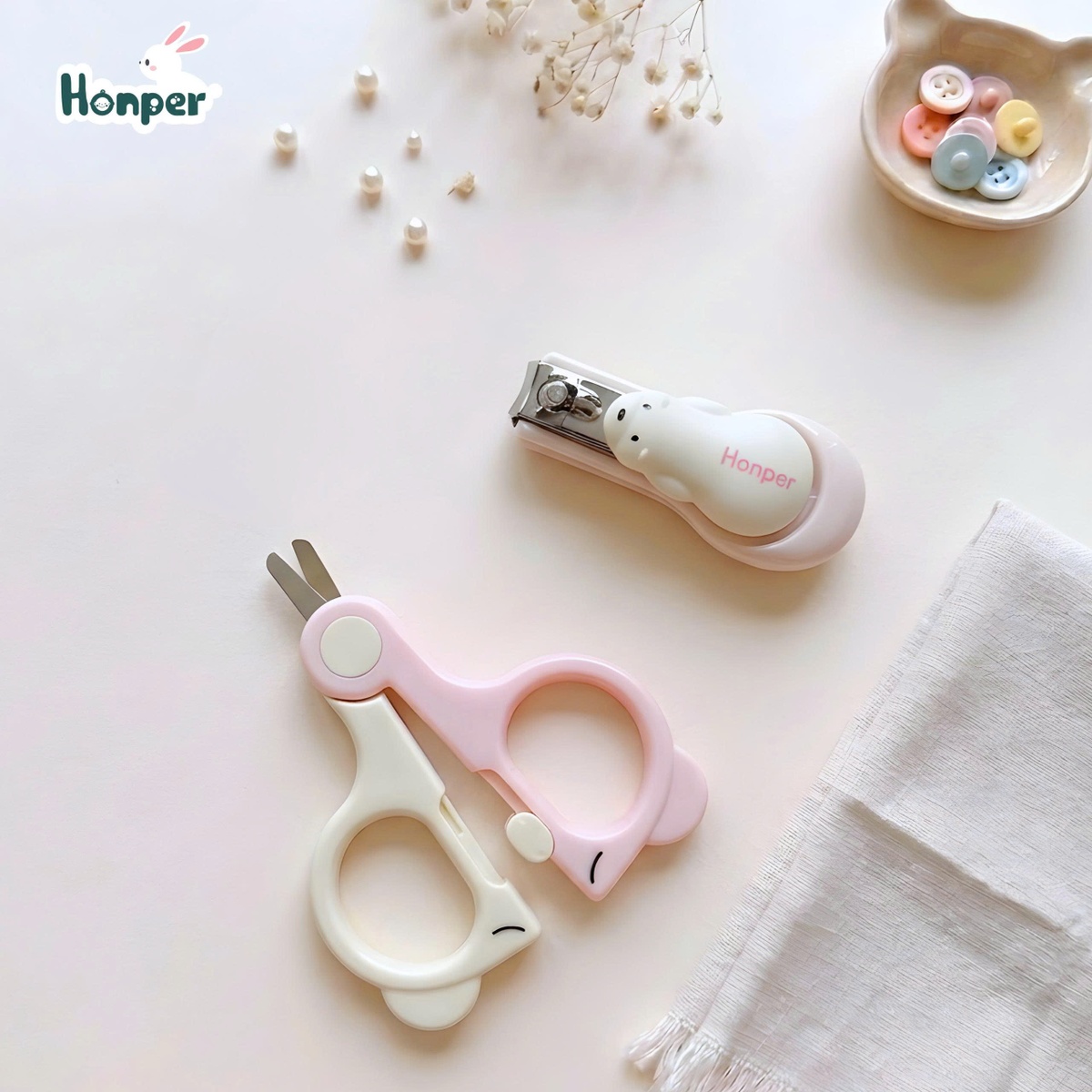 Bộ bấm móng tay và kéo Honper Bear HP203 (Màu ngẫu nhiên) - mặt sau