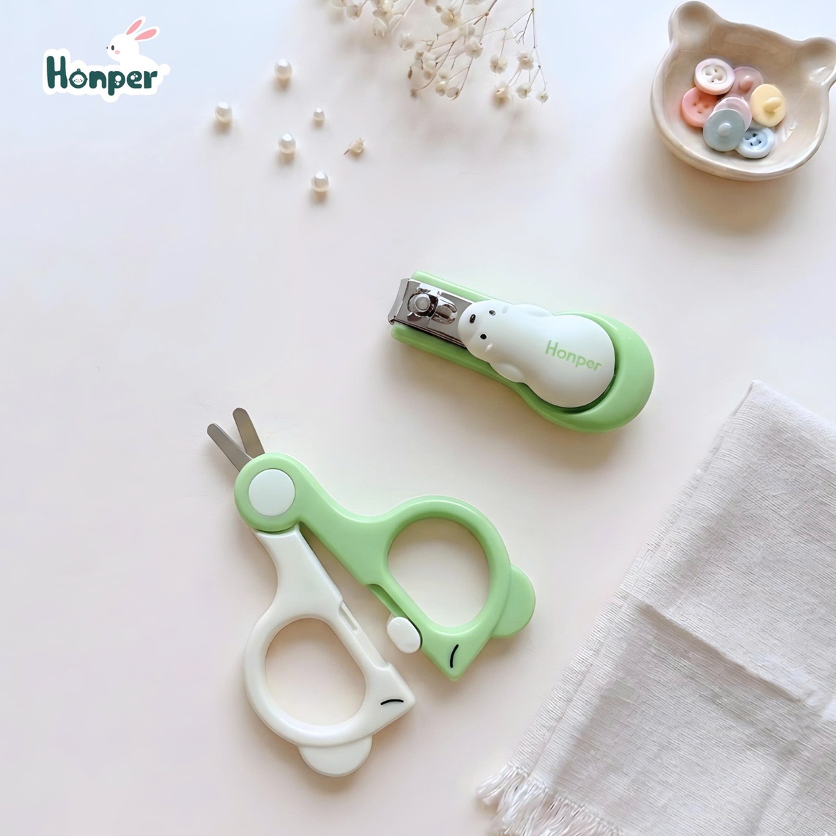 Bộ bấm móng tay và kéo Honper Bear HP203 (Màu ngẫu nhiên) - góc nghiêng