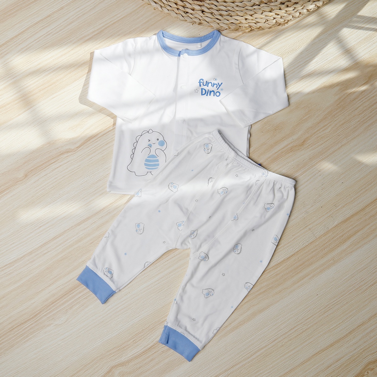 Bộ quần áo dài tay cài giữa KidsPlaza Otis ND23T (Trắng xanh)