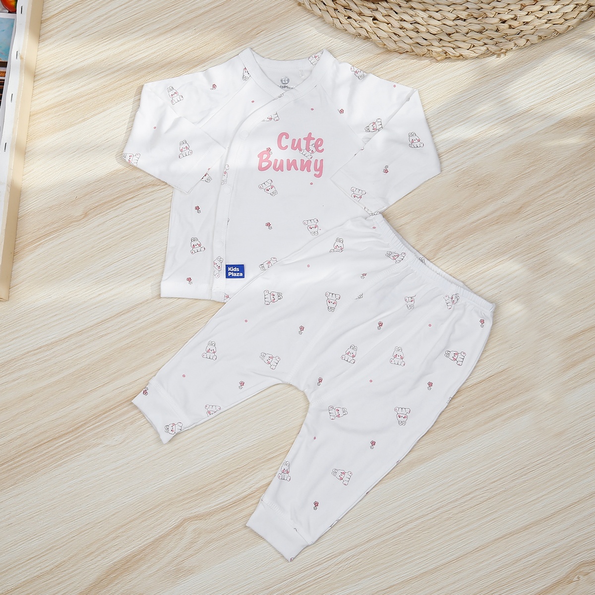 Bộ quần áo dài tay cài lệch KidsPlaza Otis ND23T (Trắng hồng)