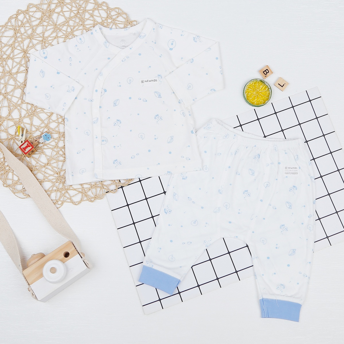 Bộ quần áo dài tay cổ lệch Otis trắng KidsPlaza ND22T