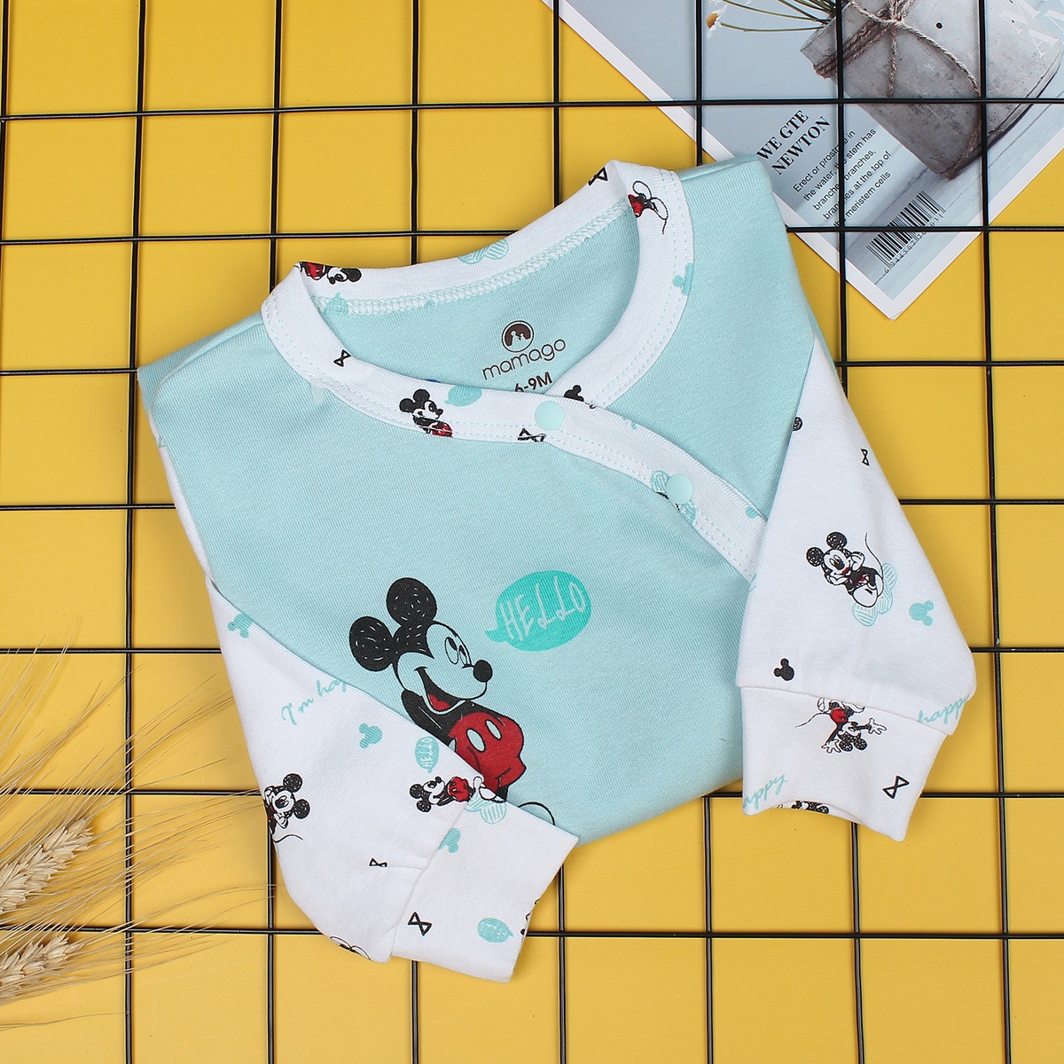 Bộ body sơ sinh dài tay Mamago NĐ19 in hình chuột Mickey (Xanh) - mặt trước
