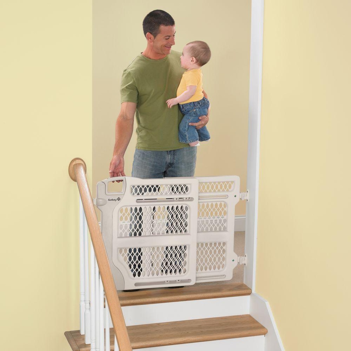 Chắn cửa khung nhựa có báo động Safety 1st 42060 - góc nghiêng