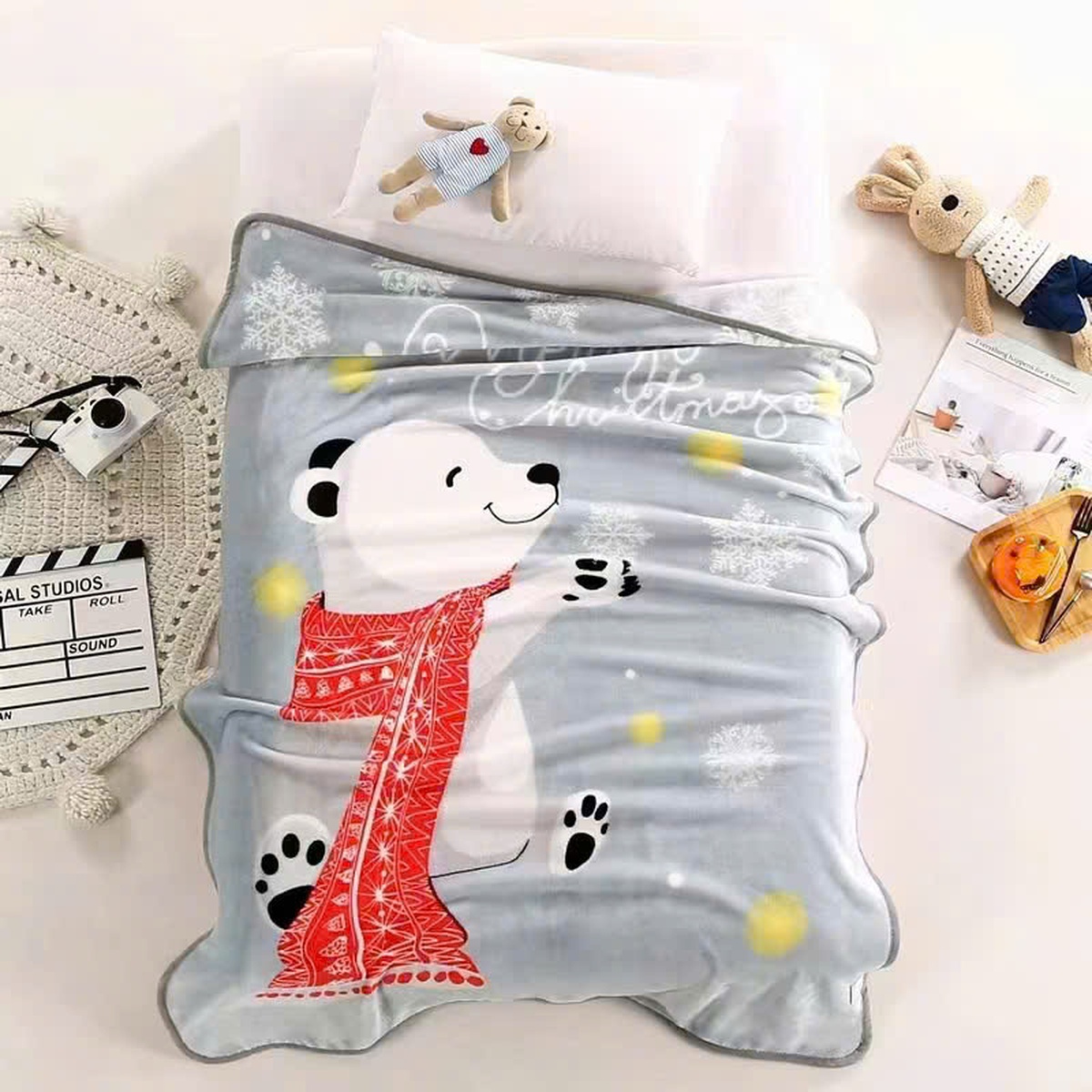 Chăn lông bé trai TopKids AC25 (Họa tiết ngẫu nhiên) - mặt trái
