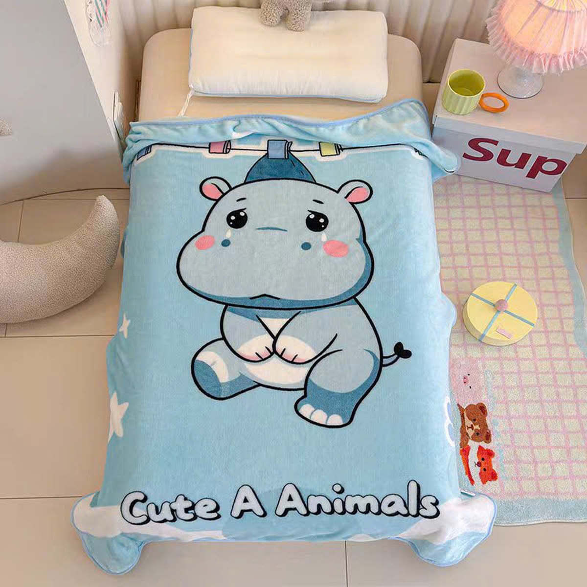 Chăn lông bé trai TopKids AC25 (Họa tiết ngẫu nhiên) - mặt phải