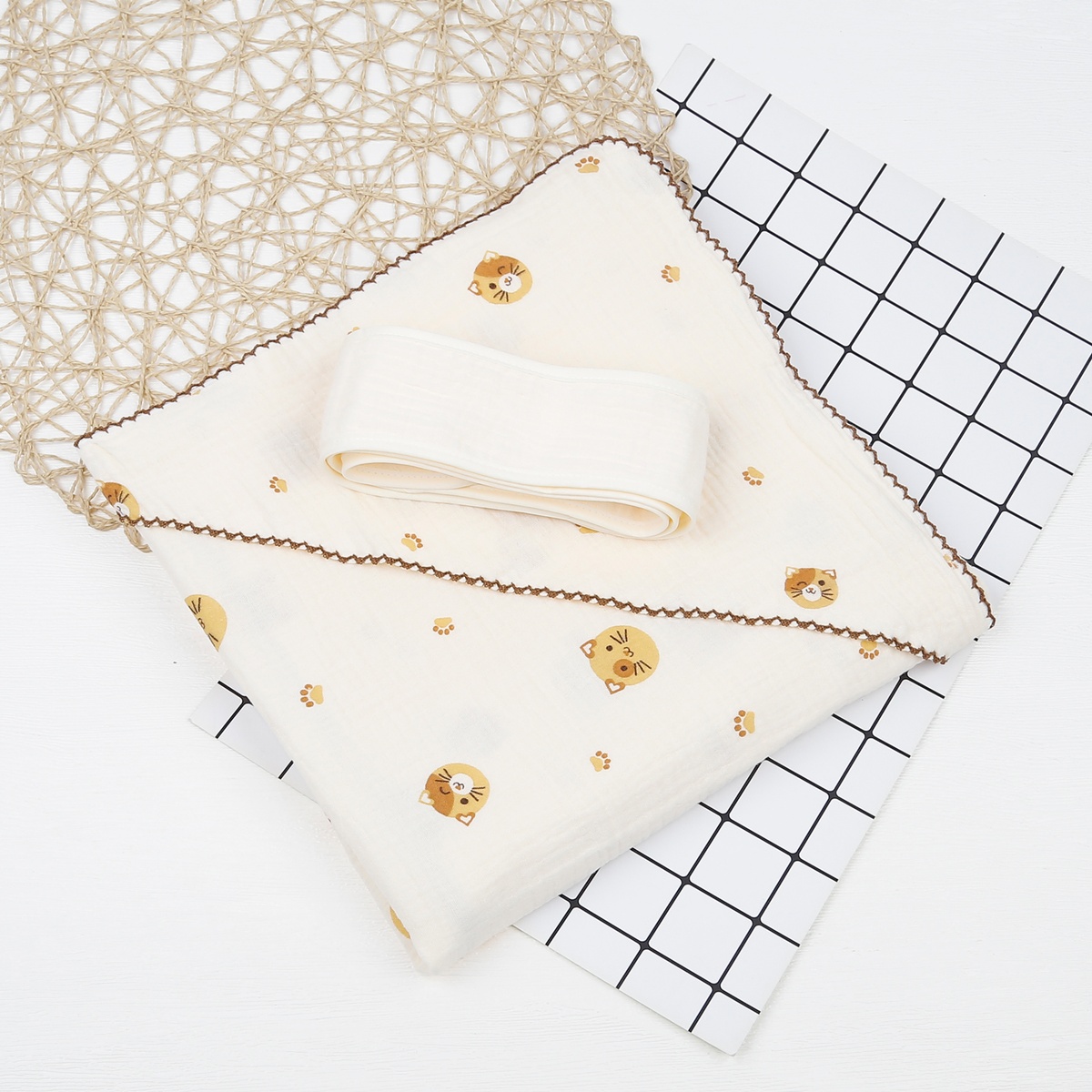 Chăn ủ KidsPlaza Muslin có mũ hình mèo PG23