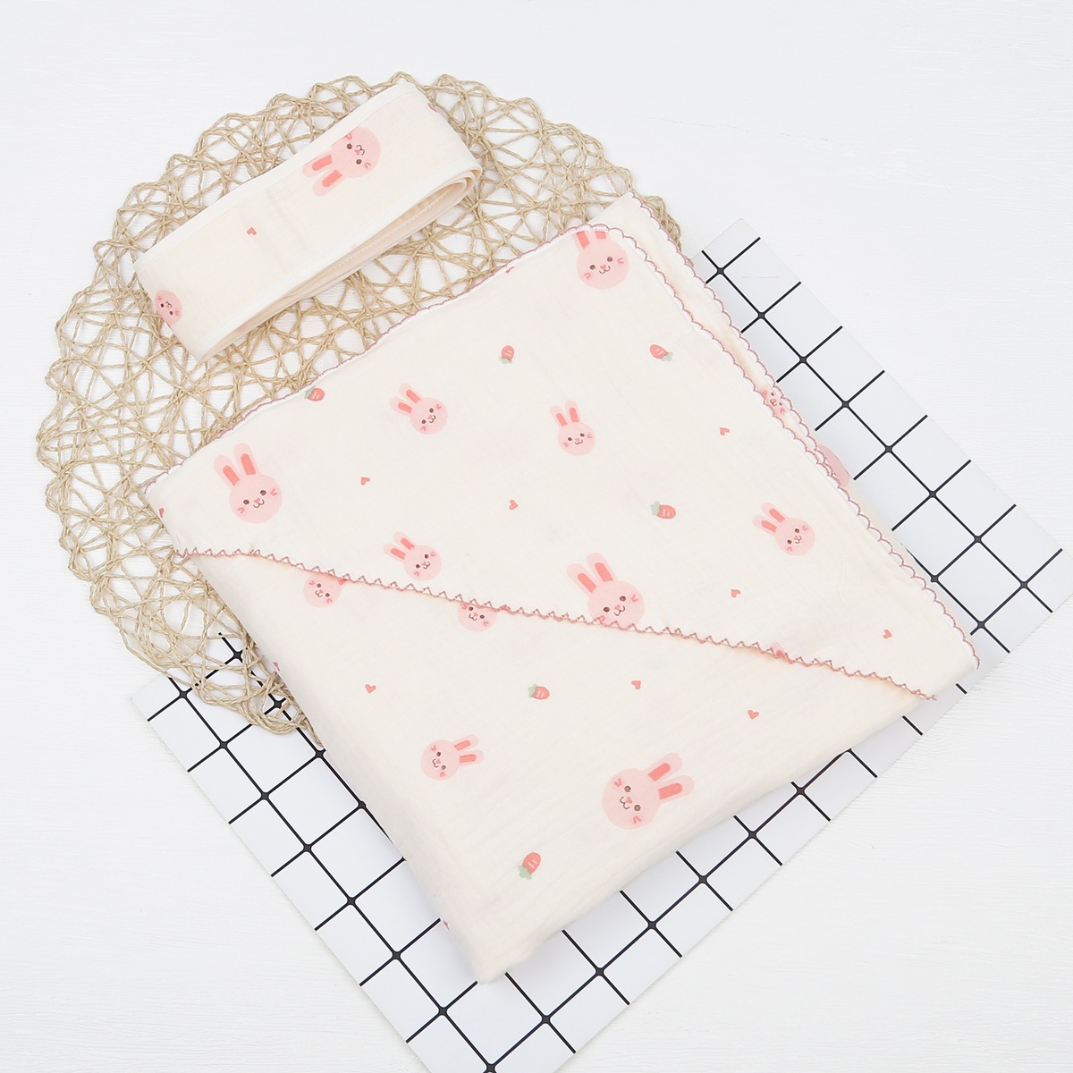 Chăn ủ KidsPlaza Muslin có mũ hình thỏ PG23 - mặt trái