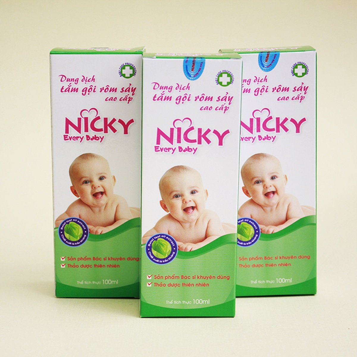 Dung dịch tắm gội trị rôm sảy cao cấp Nicky - góc nghiêng