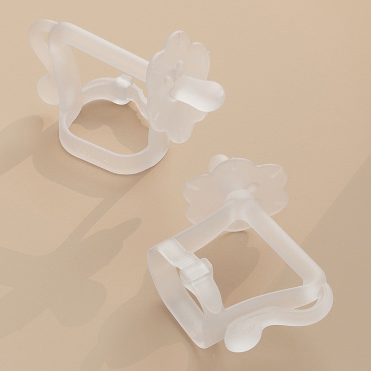 Gặm nướu Moyuum silicone hình sư tử (Trong suốt) - mặt phải