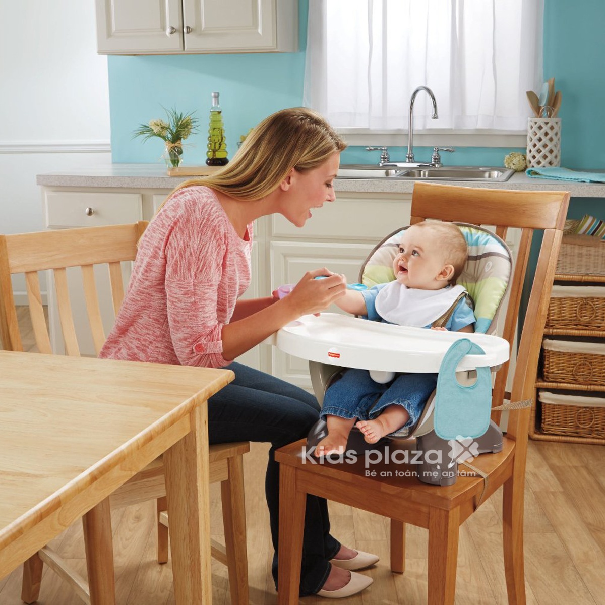Ghế ăn bột Fisher-Price Spacesaver High Chair, Stripes BLL26  - góc nghiêng
