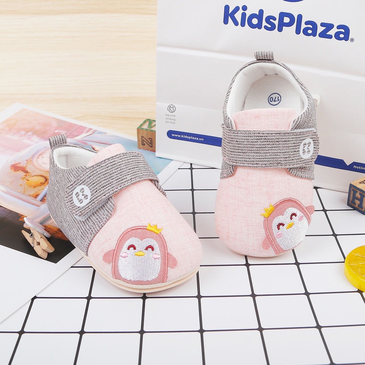 Giày tập đi KidsPlaza 22K-S6 hình Penguin (Hồng)