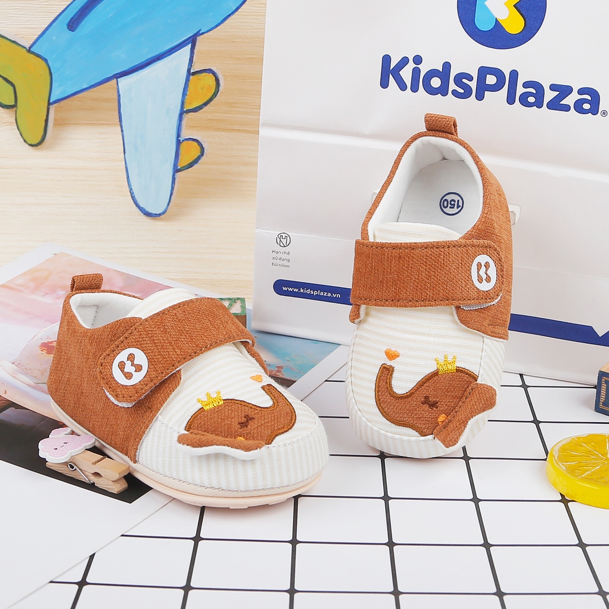 Giày tập đi KidsPlaza 22K-S7 thêu voi (Nâu)
