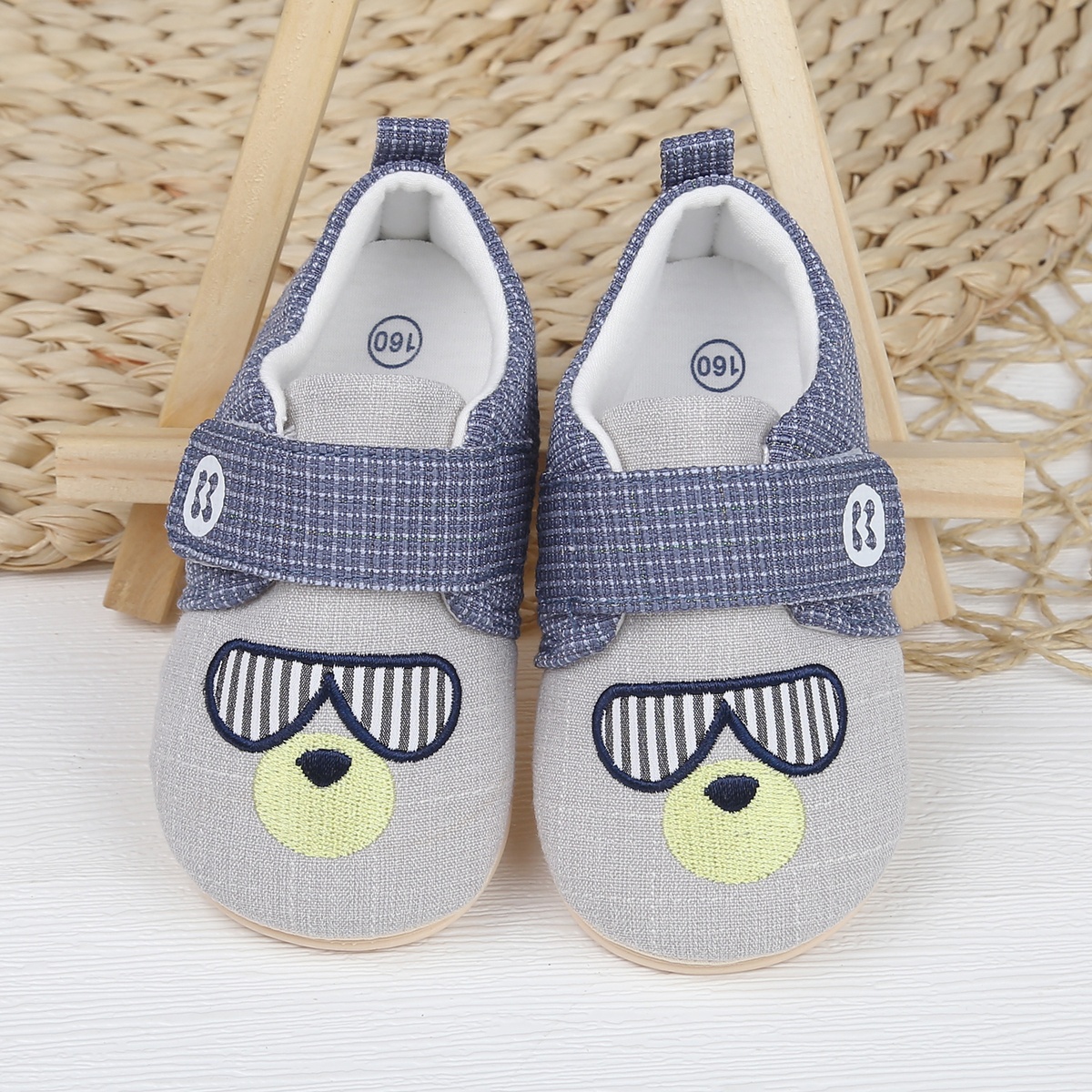 Giày tập đi KidsPlaza 23K-S3 thêu gấu (Xanh Ghi)