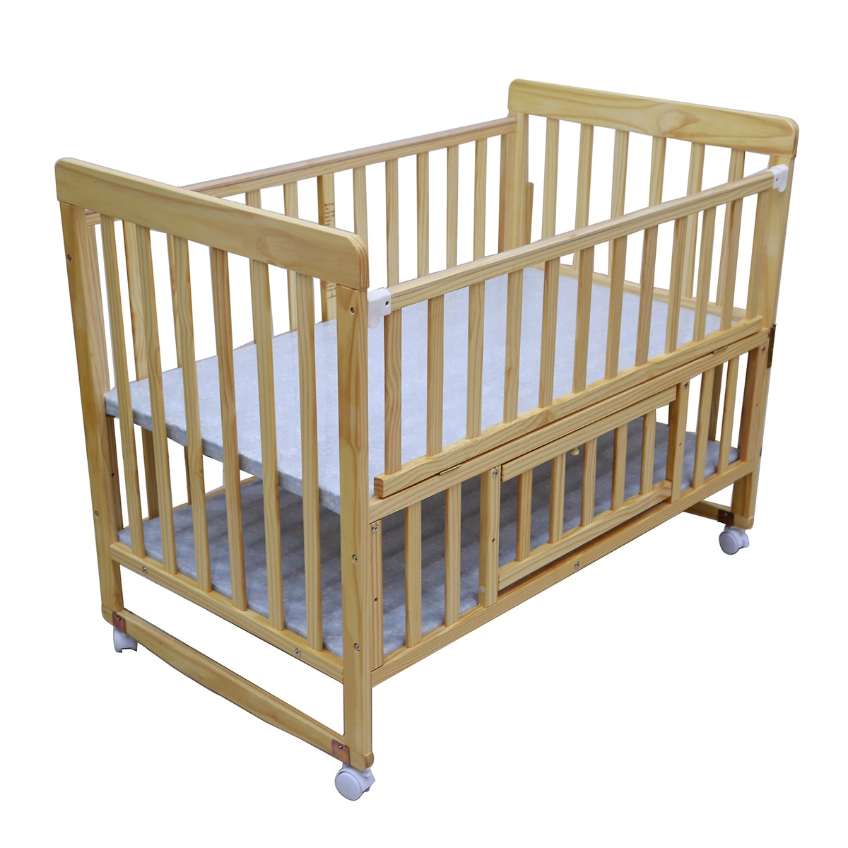 Giường cũi gỗ Mamago Dream-on-me 618 - góc nghiêng