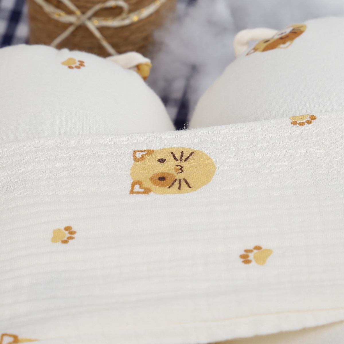 Gối chặn KidsPlaza Muslin mèo PG23 - mặt trái