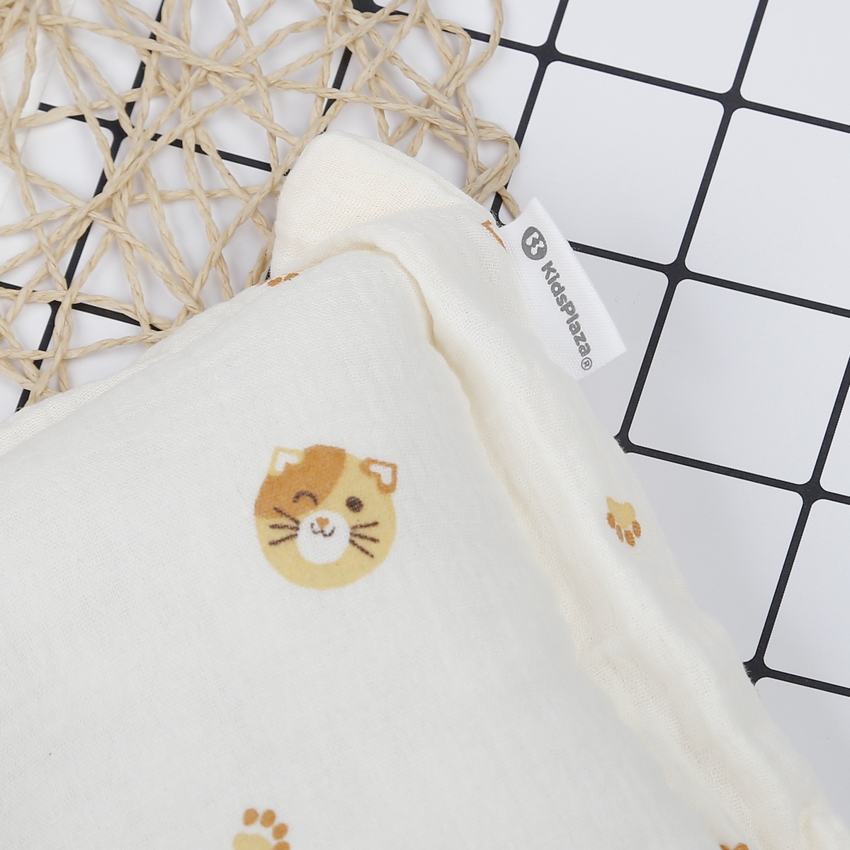 Gối lõm sơ sinh KidsPlaza Muslin hình mèo PG23 - mặt trái