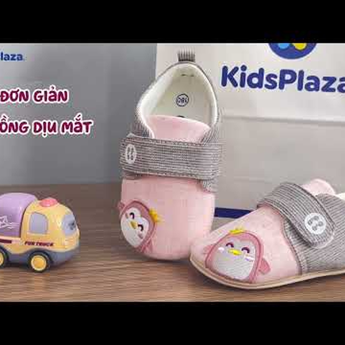 Giày tập đi KidsPlaza 22K-S6 hình Penguin (Hồng)  - video