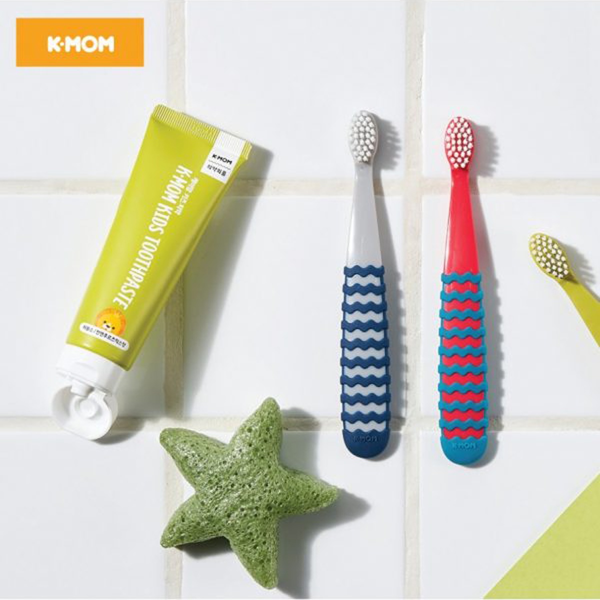 Kem đánh răng K-Mom it Flouride 50g cho bé (2-12Y)  - mặt phải