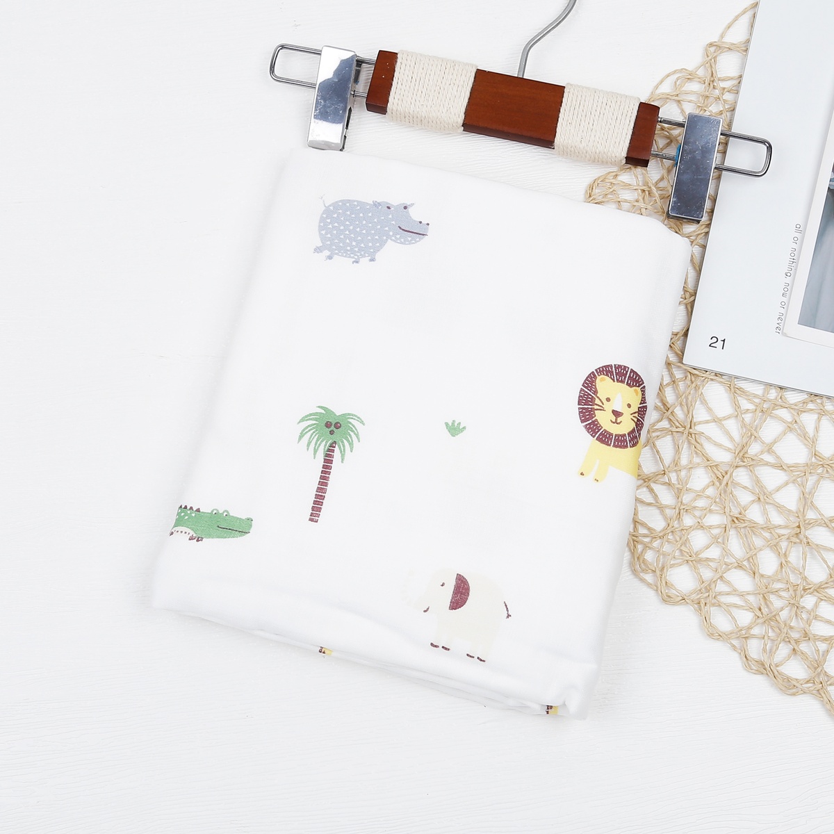 Khăn tắm xuất Nhật in hình 6 Lớp (90x90cm) (Mẫu ngẫu nhiên)