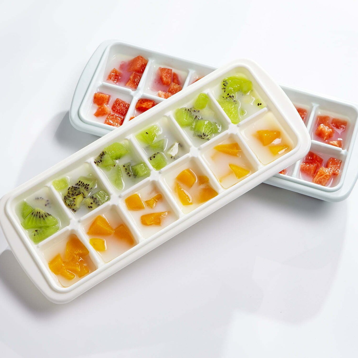 Khay làm đá Kari Inochi có nắp 12 viên (Dạng viên) - góc nghiêng
