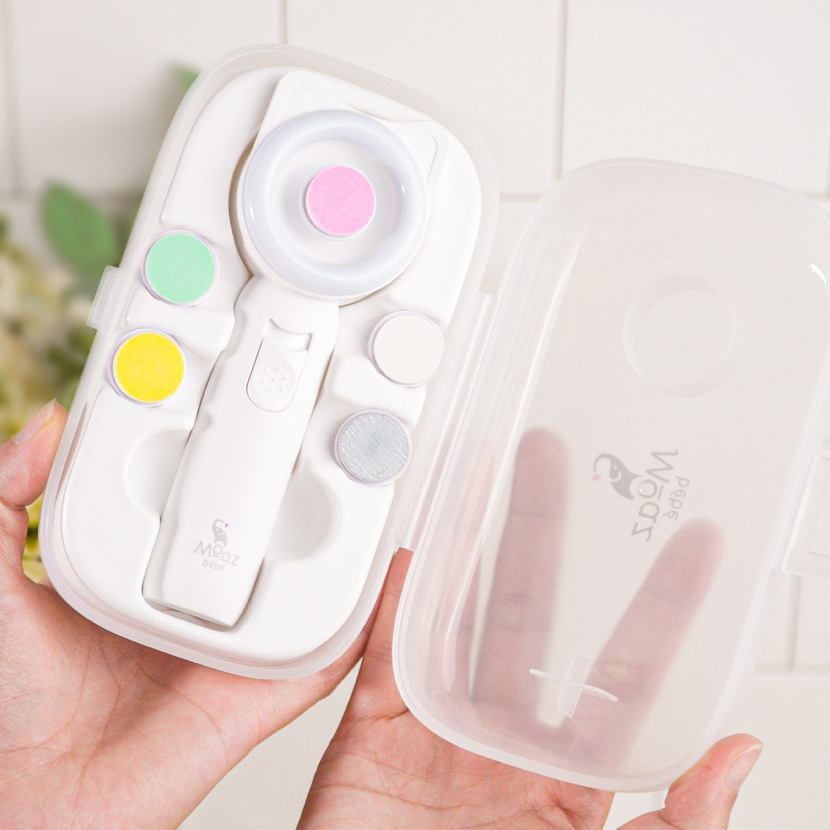 Máy dũa móng tay Moazbebe MB015 - mặt sau