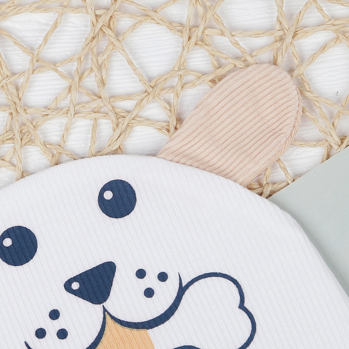 Mũ sơ sinh kẻ tăm KidsPlaza hình chó ND22T (Trắng be) - mặt phải