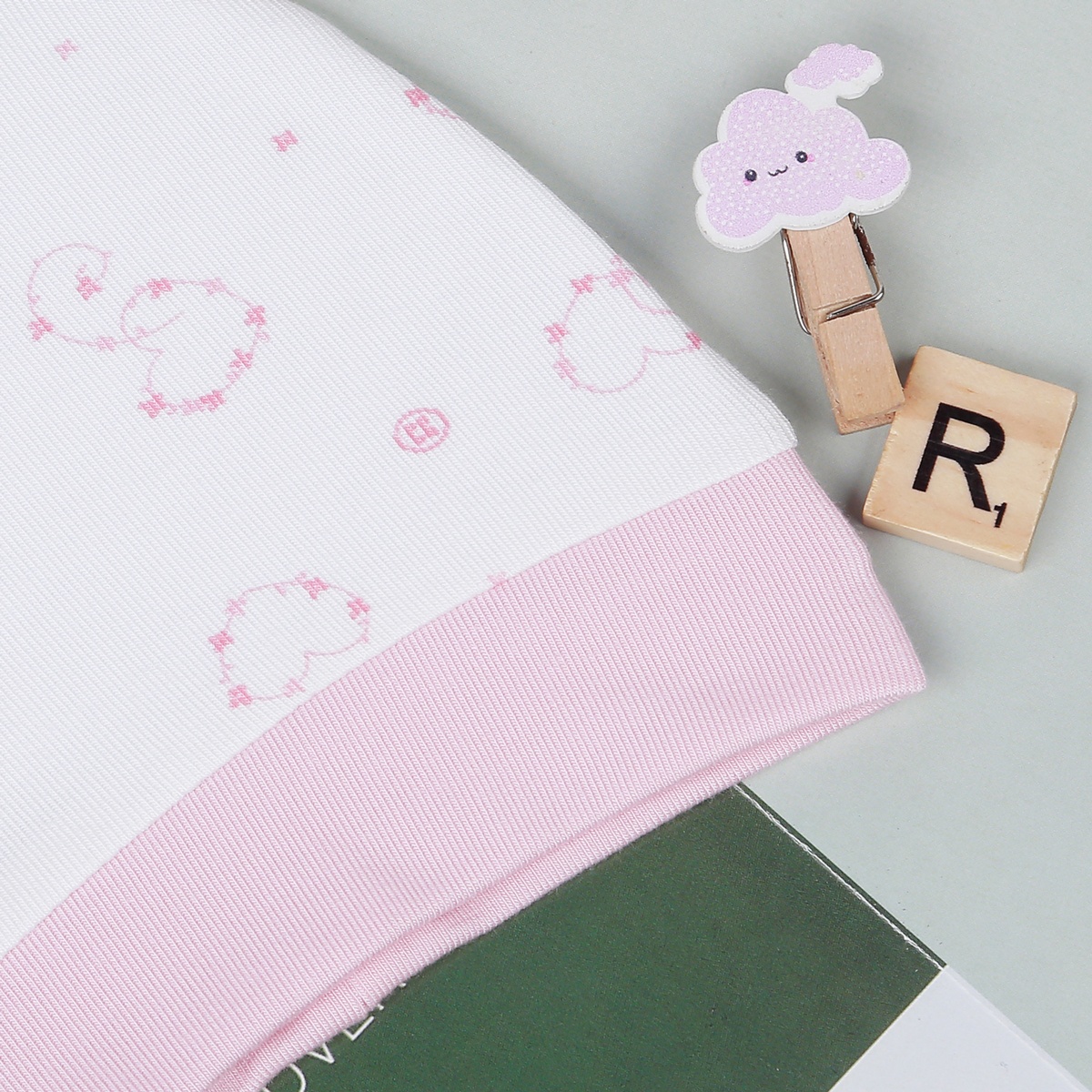 Mũ sơ sinh Otis bé gái Kids Plaza ND22T (Trắng hồng) - mặt phải
