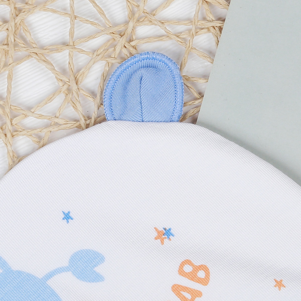 Mũ sơ sinh Otis bé trai in crab KidsPlaza ND22T (Trắng xanh) - mặt phải