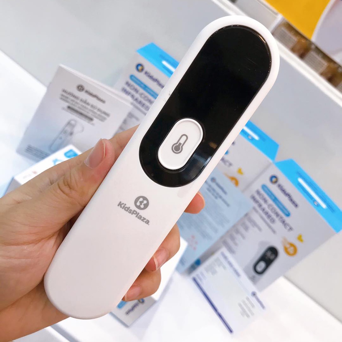 Nhiệt kế hồng ngoại KidsPlaza Medical Comfort HW-B05 - mặt phải