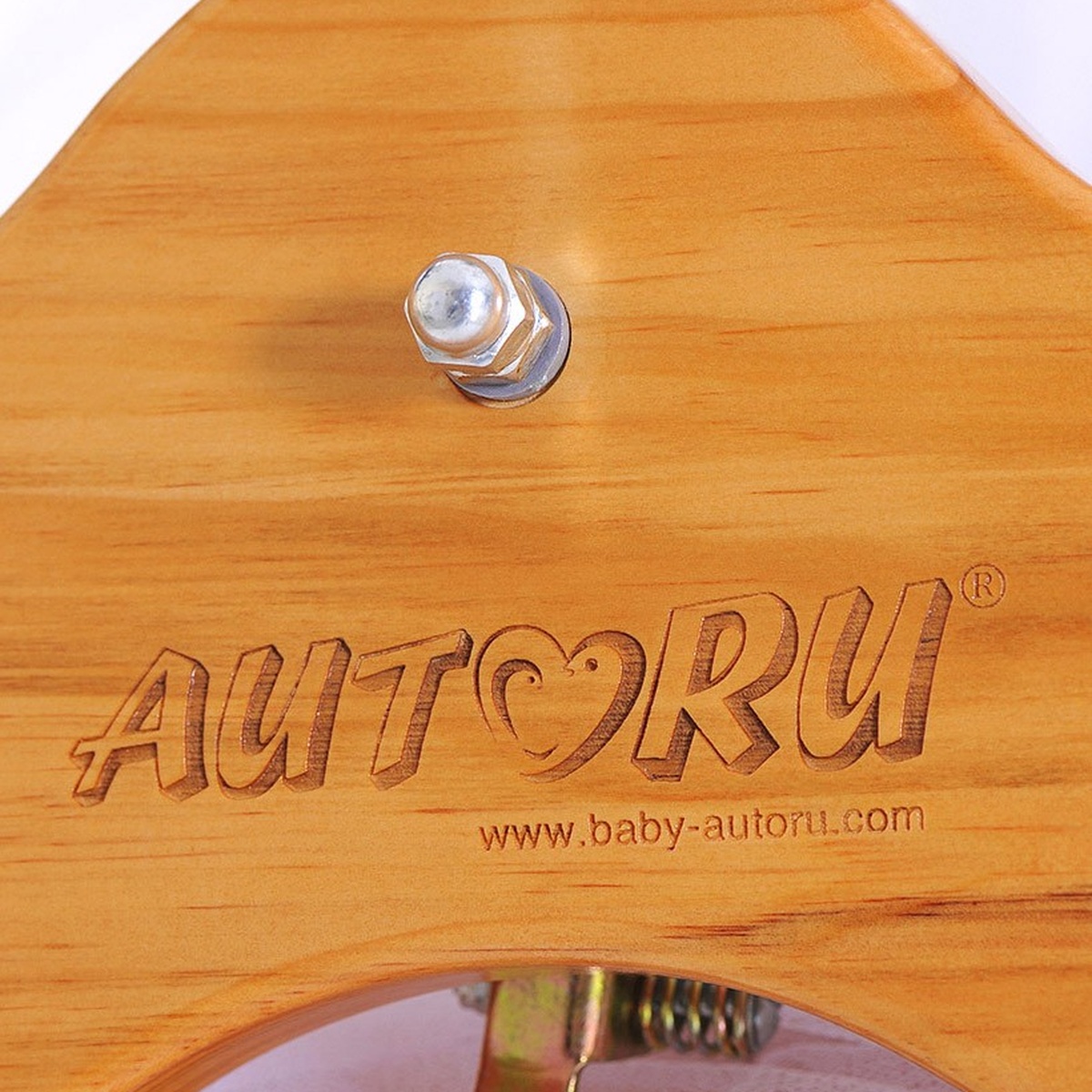 Nôi rung tự động Autoru 5 sao (màu gỗ) - mặt trái