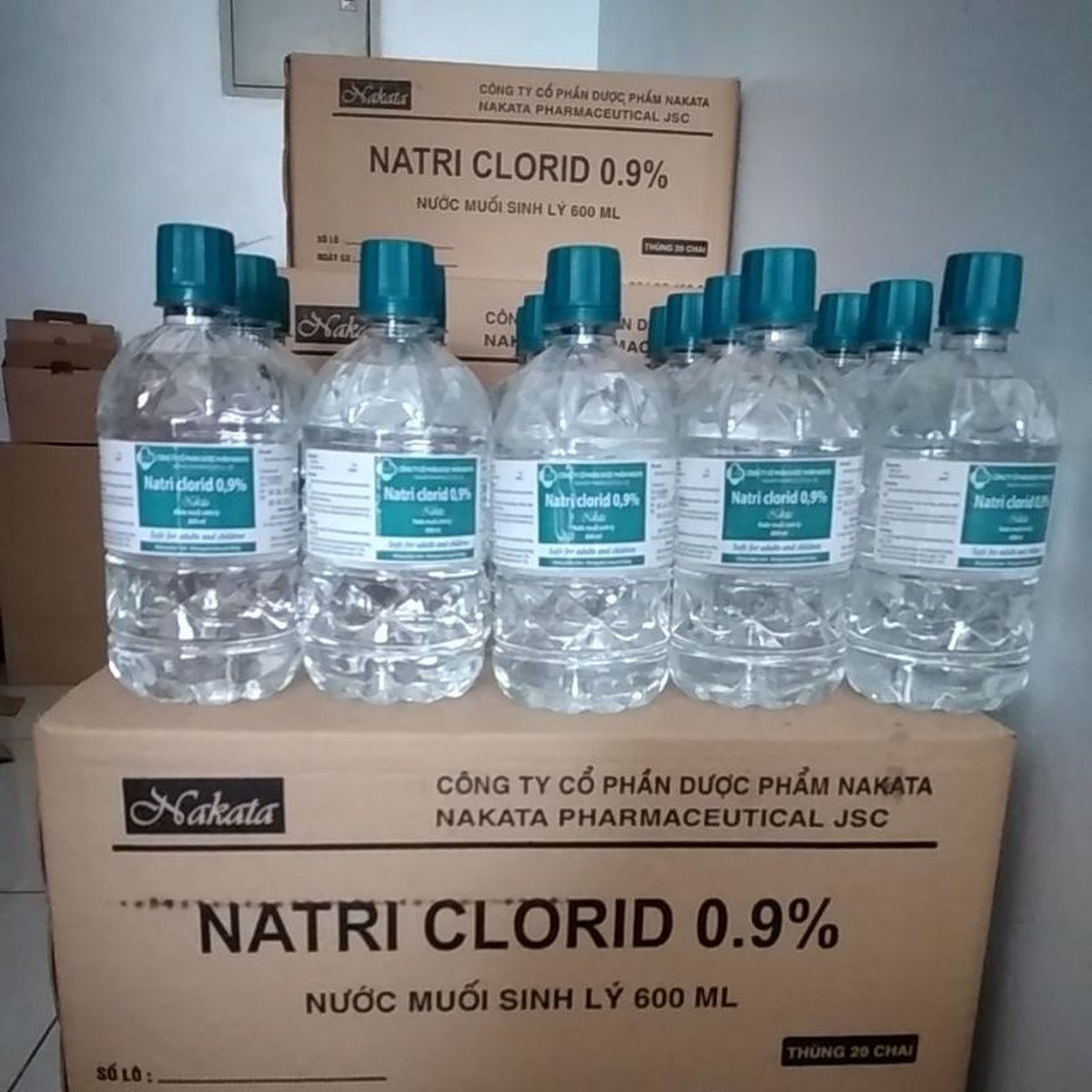 Nước muối sinh lý Nakata Natriclorid 600ml - mặt trái
