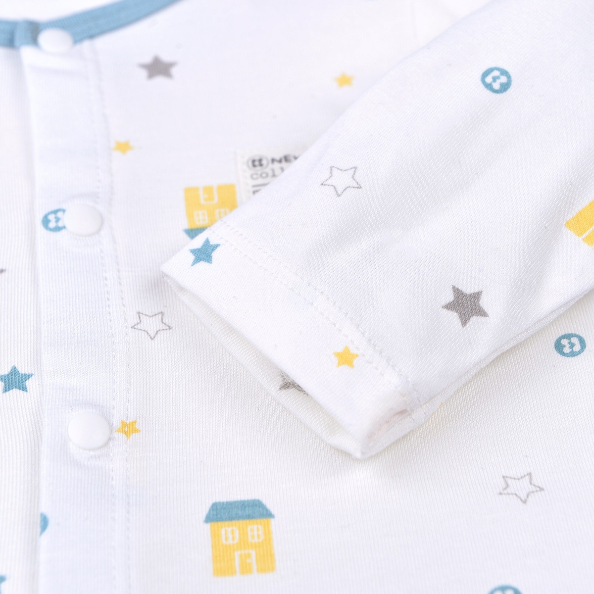 Quần áo sơ sinh bé trai Otis cài giữa in hình ngôi nhà Kids Plaza ND22H (Trắng) 9-12M - mặt phải