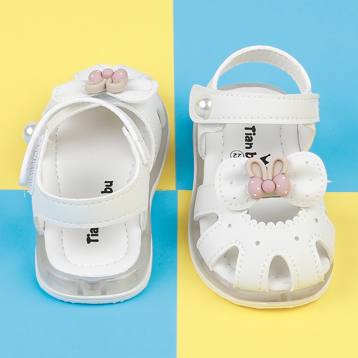Sandal bé gái đính tai thỏ AC22H trắng - hình 6