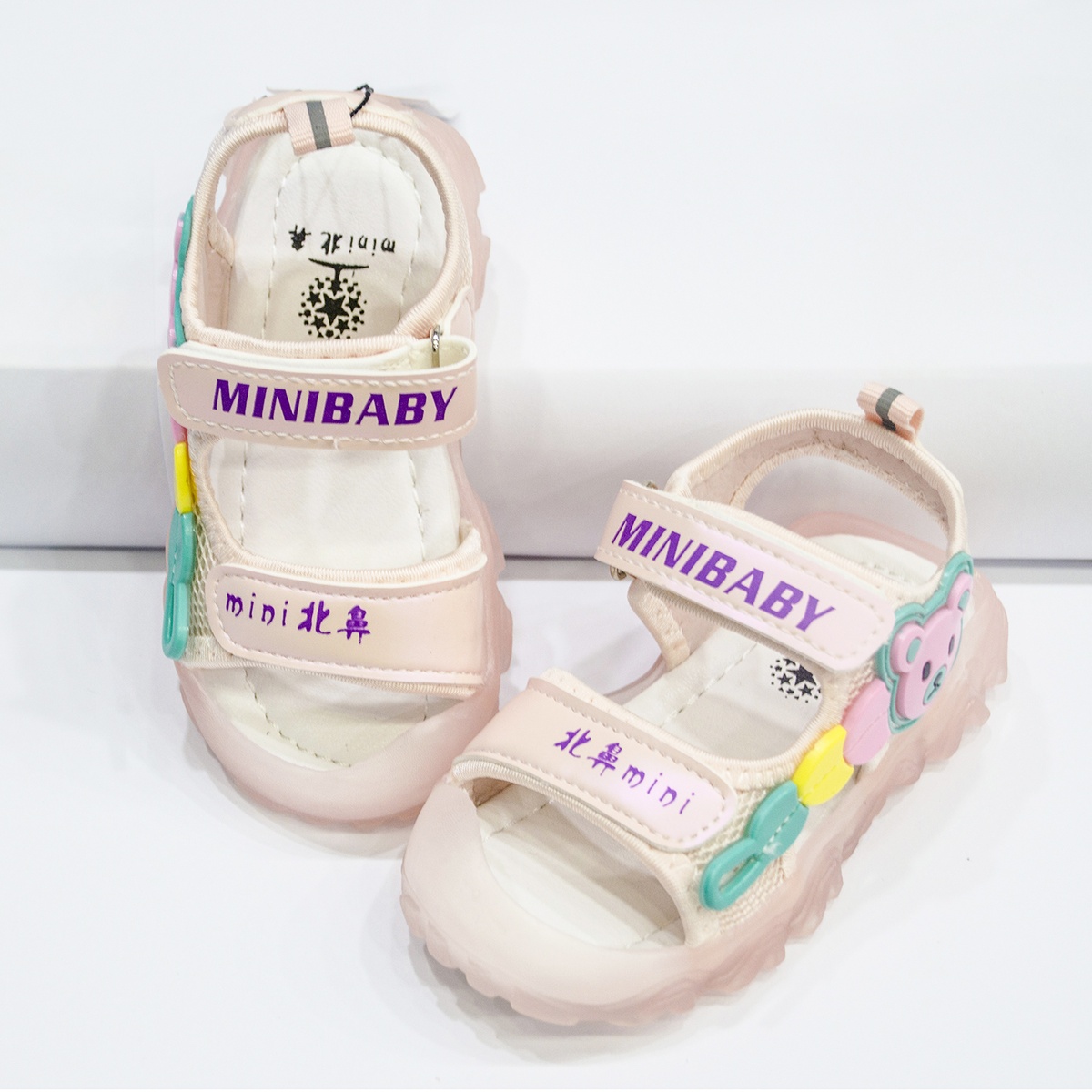 Sandal đính mặt gấu quai hồng AC - mặt trái