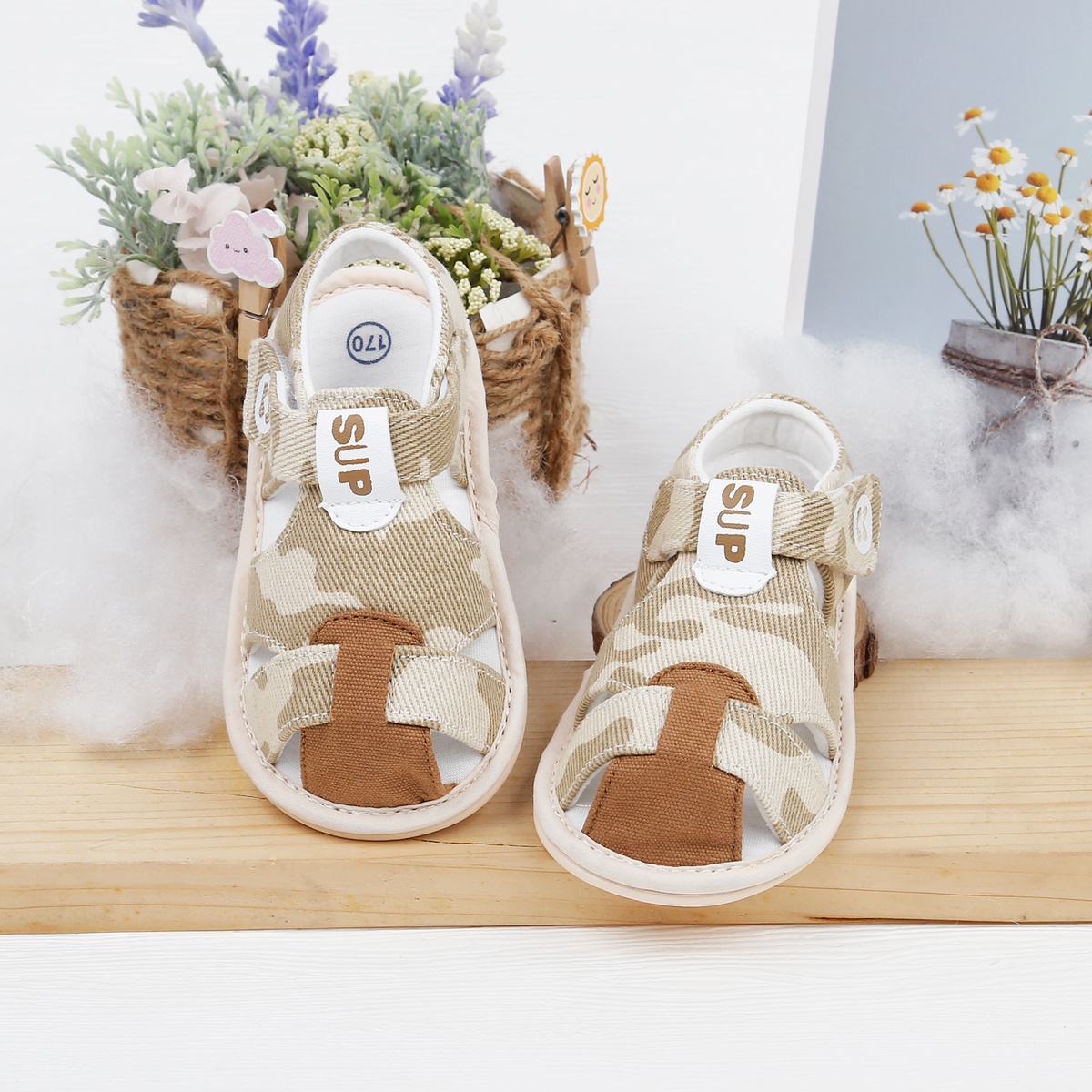 Dép sandal tập đi KidsPlaza 23K-14 họa tiết dằn di (Be)