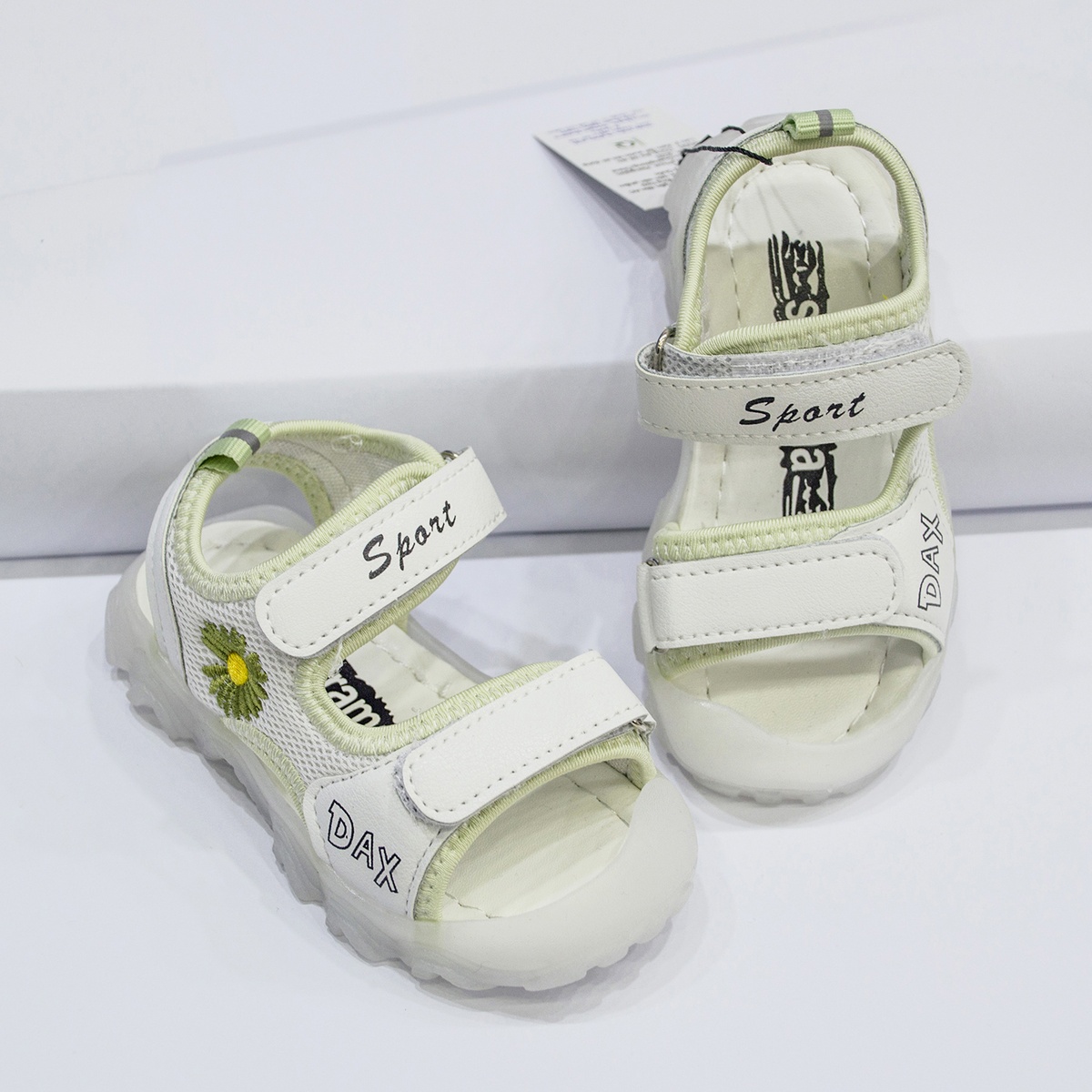 Sandal thêu hoa cúc xanh AC - mặt phải