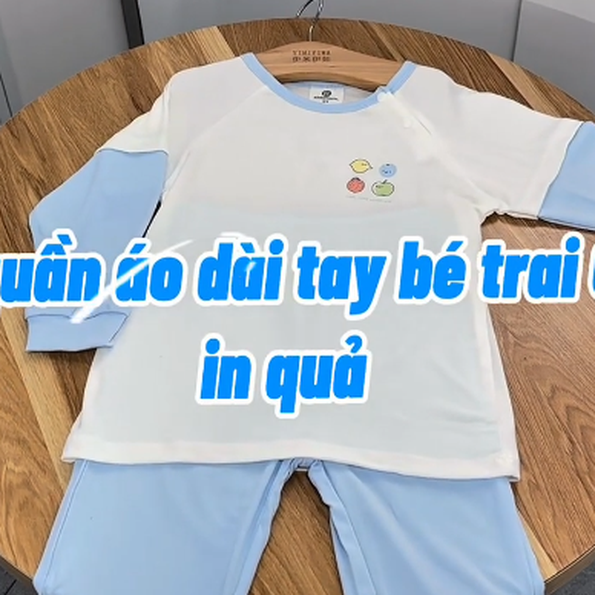 Bộ quần áo dài tay bé trai KidsPlaza Otis in quả ND25T (Trắng xanh) - video