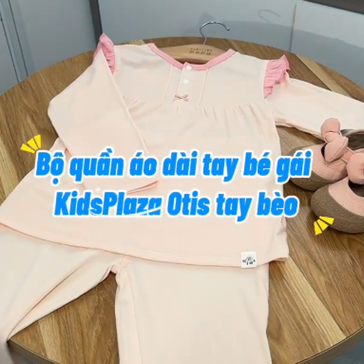 Bộ quần áo dài tay bé gái KidsPlaza Otis tay bèo ND25T (Màu hồng) - video