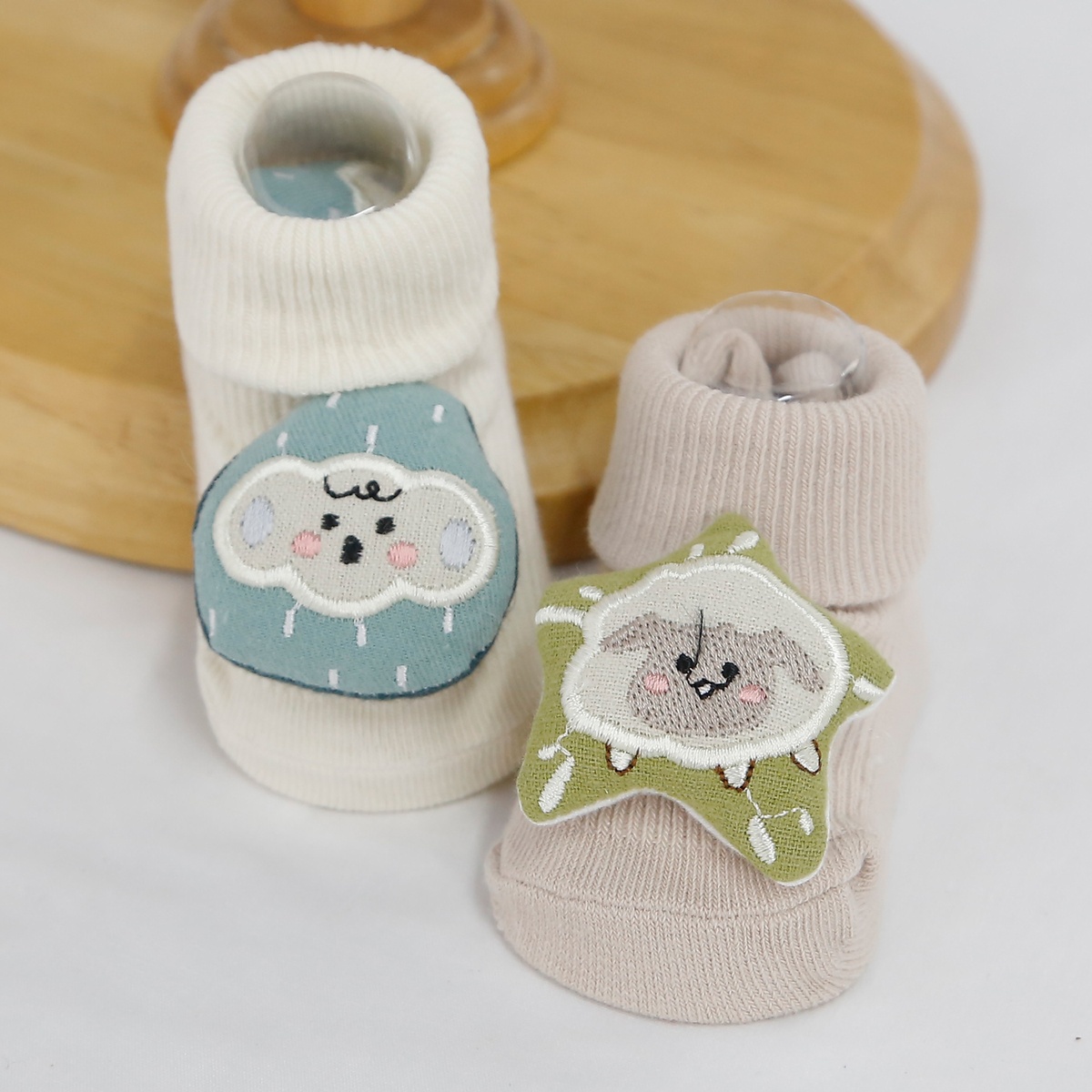 Set 2 tất bé trai in hình dễ thương AC22 - mặt sau