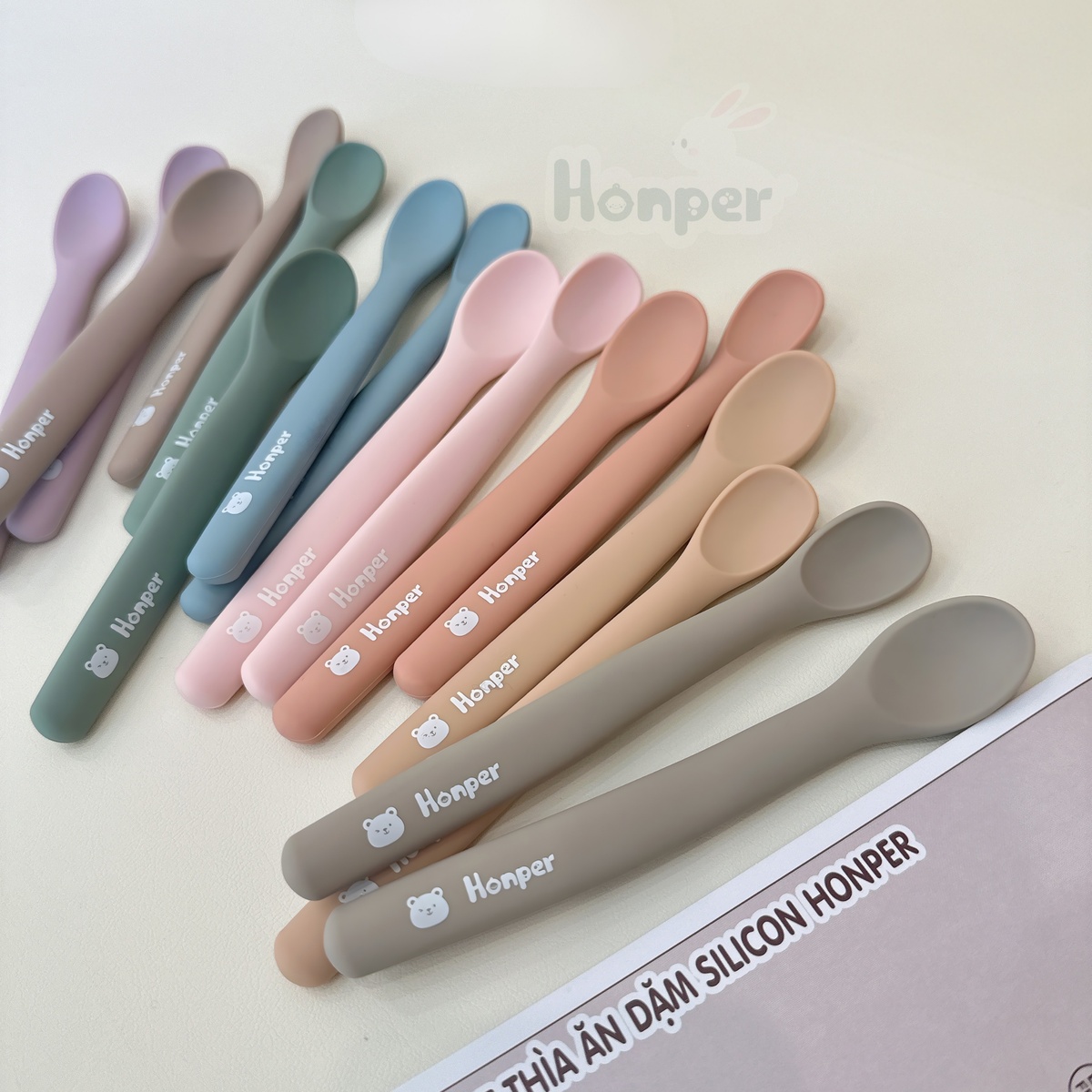 Set 2 thìa ăn dặm silicon Honper cán dài HP256 (Màu ngẫu nhiên) - mặt sau