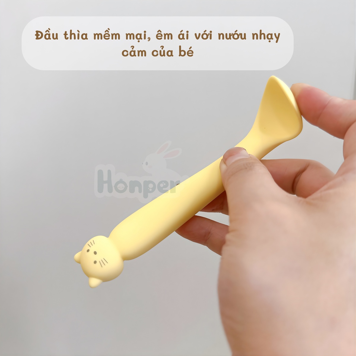 Set 2 thìa silicone hình thỏ/mèo Honper HP201 (Màu ngẫu nhiên) - góc nghiêng