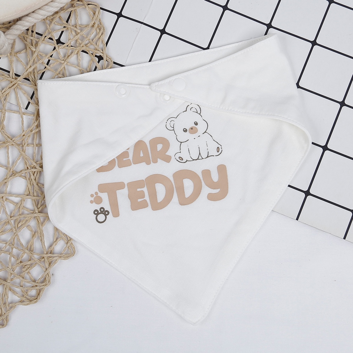 Set 2 yếm tam giác KidsPlaza Otis ND23T (Trắng)  - mặt trái