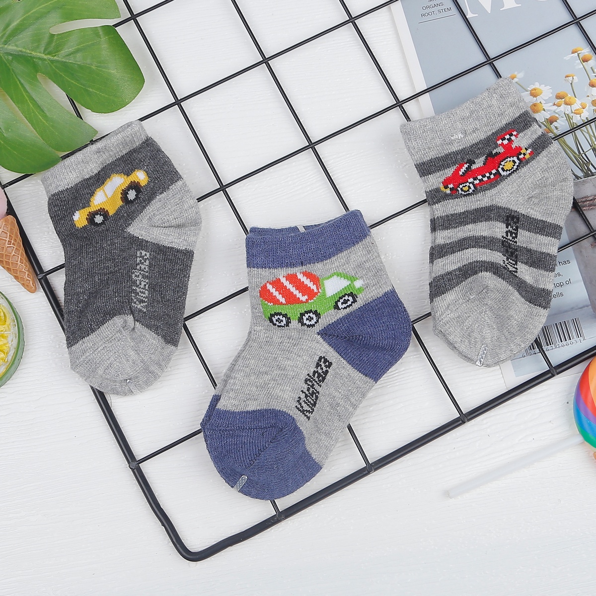 Set 3 tất bé trai hoạ tiết kẻ in ô tô KidsPlaza K12 DK22